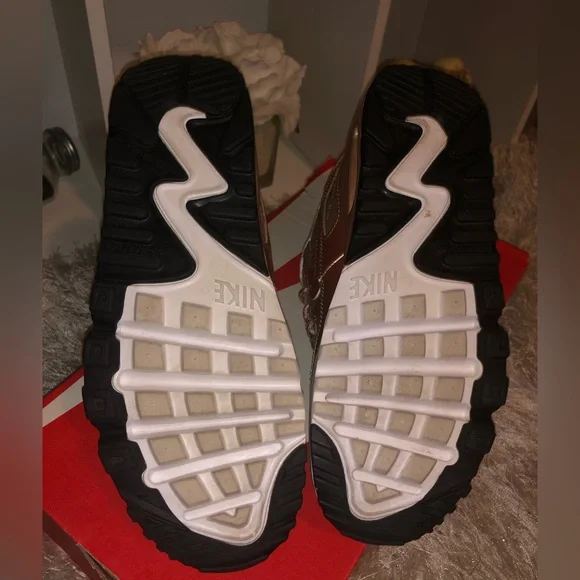 Women/ Big girl Sz 4Y Metallic Rose Gold Air Max - Picture 6 of 8